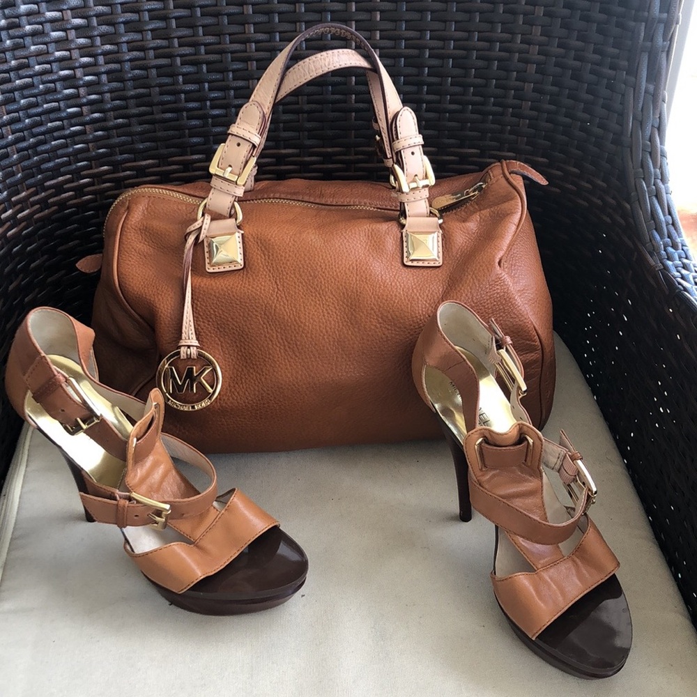 MICHAEL Michael KORS GRAYSON SPEEDY SATCHEL W/ Shoes